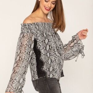 Miss Me Sweet Love Off Shoulder Long Sleeve Snake Skin Print Lace Top Small